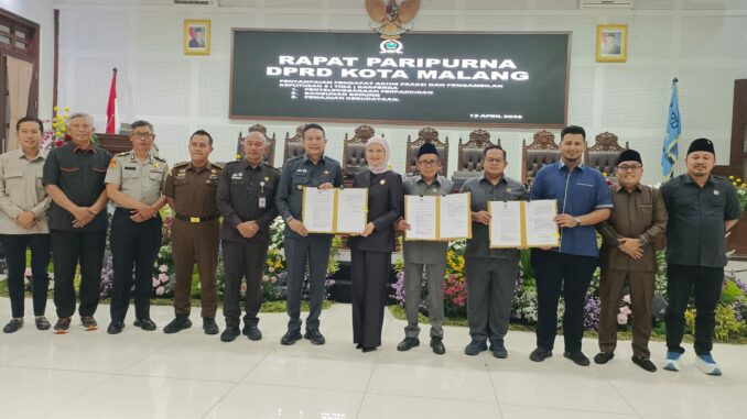 DPRD Kota Malang Sahkan 3 Perda, Perkuat Tata Kelola Perparkiran, Bangunan, dan Kebudayaan, Senin (13/4/2026).