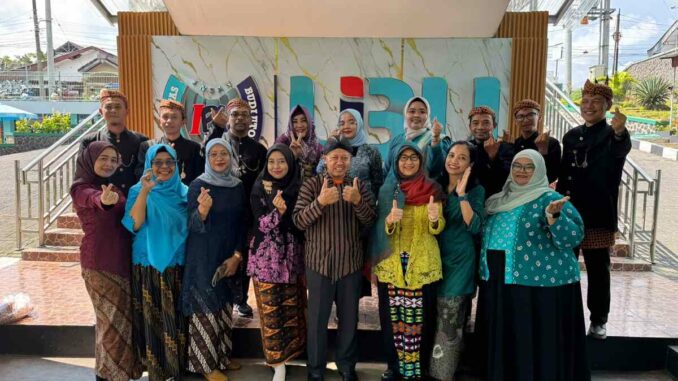 BUKAN SEKADAR KEBAYA: UIBU Wujudkan Nilai Kartini Lewat Akses & Kepemimpinan Perempuan. (Sumber Humas UIBU).