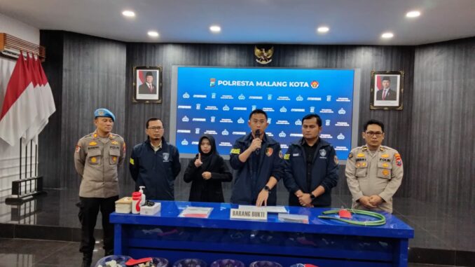 Kasatreskrim AKP Rahmad Aji Prabowo, saat konferensi pers di Ballroom Sanika Satyawada Polresta Malang Kota, Selasa (21/4/2026).