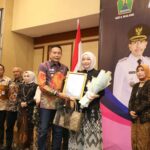 HARI KARTINI: Wali Kota Malang, Wahyu Hidayat memberikan apresiasi berupa penghargaan kepada sembilan perempuan inspiratif, Selasa (21/4/2026).