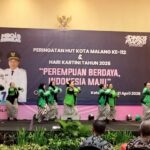 TARI TA BOLA BALE & BANTENGAN HELM: Gaspol Ojol Meriahkan Hari Kartini Pemkot Malang, Selasa (21/4/2026).