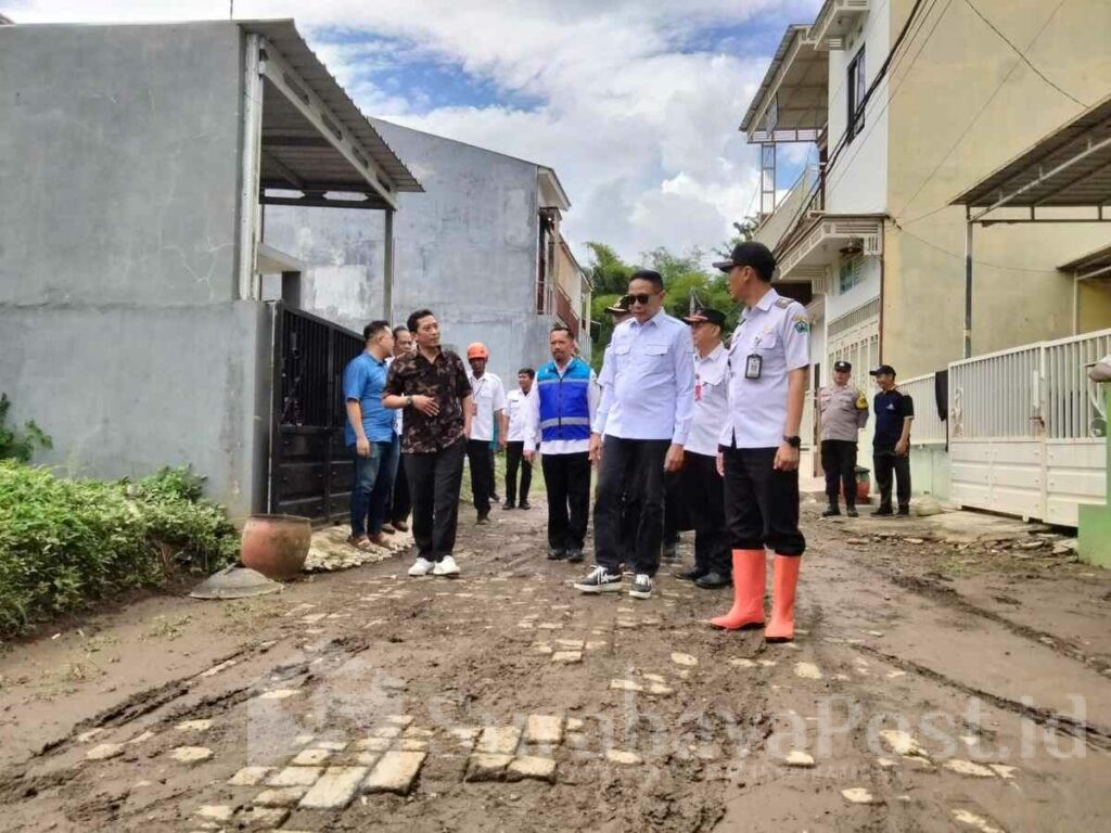 Wali Kota Wahyu Hidayat dialog dengan warga terdampak banjir