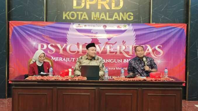 Anggota DPRD Kota Malang H. Rokhmad. S.Sos menjadi narasumber dialog bersama Mahasiswa Fakultas Psikologi UMM di Aula DPRD Kota Malang, Jumat (24/4/2026).