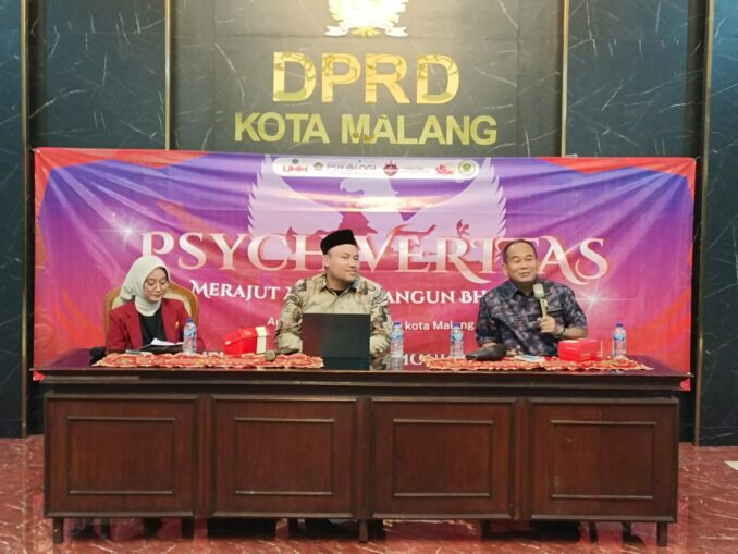 Anggota DPRD Kota Malang H. Rokhmad. S.Sos menjadi narasumber dialog bersama Mahasiswa Fakultas Psikologi UMM di Aula DPRD Kota Malang, Jumat (24/4/2026).