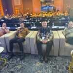 Ketua DPC Peradi RBA Kabupaten Malang, Suliono (dua dari kanan) bersama Luhut MP Pangaribuan dan Ketum Terpilih, Ahmad Fikri Assegaf. (ist).