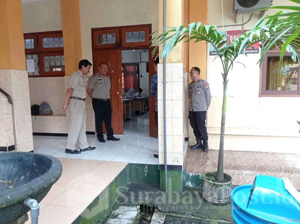 Bhakti Bhayangkara 2026, Kapolsek Kedungkandang Sapa Pelajar SMPN 21 Malang, Senin 27 April 2026. (Dok. Polsek/istimewa).