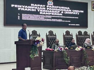 H. Rokhmad, juru bicara Fraksi PKS saat membacakan pandangan Fraksi dalam sidang paripurna, Senin 27 April 2026. (ist).