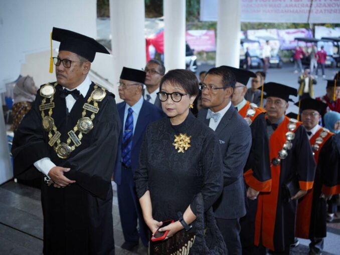 Retno Marsudi di Wisuda UMM: Inovasi Air Kampus Putih Jadi Harapan Dunia, Selasa 28 April 2026. (Sumber Humas UMM).