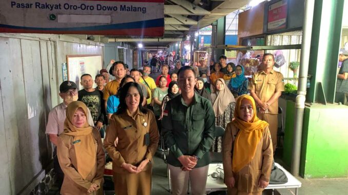 Turun ke Lapak, Kejari Malang Bekali Pedagang Oro-Oro Dowo Jurus Hukum Lewat SEPASAR PEDAS, Selasa 5 Mei 2026. (Dok. Kejari).