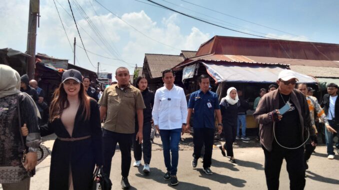 Kembalikan Fungsi Jalan, Komisi C Tinjau Persiapan Akhir Cor Beton Jalan Pasar Gadang, Kamis (7/5/2026).