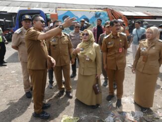 Wali Kota Wahyu Hidayat Pantau Pembongkaran 625 Lapak Gadang, Tanda Jalan Siap Dibangun, Selasa (28/4/2026).