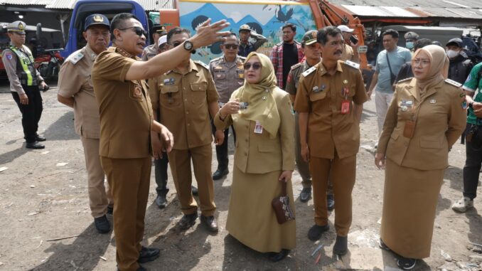 Wali Kota Wahyu Hidayat Pantau Pembongkaran 625 Lapak Gadang, Tanda Jalan Siap Dibangun, Selasa (28/4/2026).