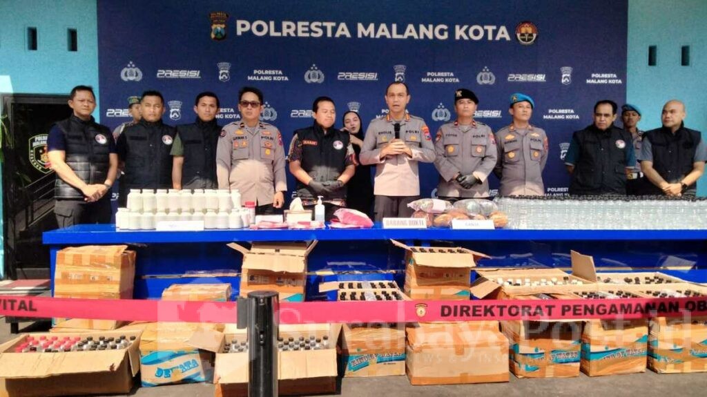 Kapolresta Malang Kota Kombes Pol Putu Kholis Aryana dalam konferensi pers di Mapolresta, Jumat (8/5/2026).