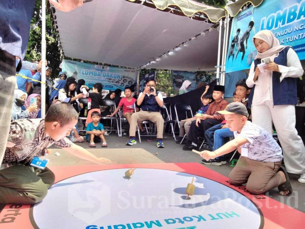 Anak-anak diajak kembali mencintai budaya lewat permainan tradisional Gasing dan Dakon.