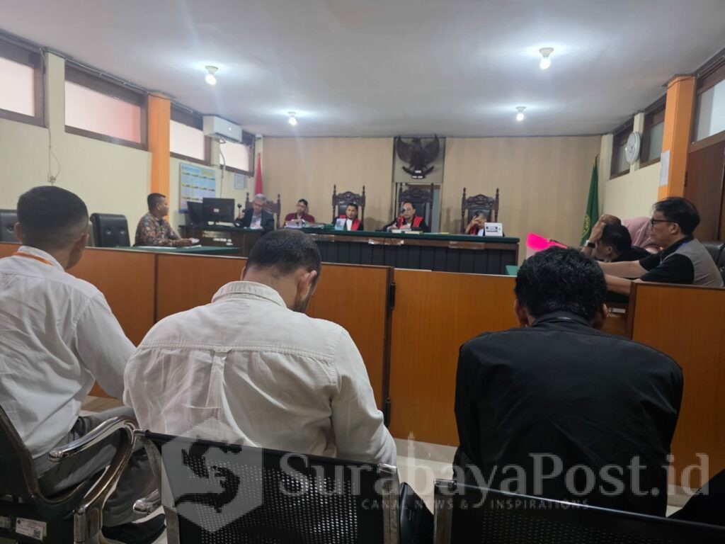 SIDANG: Proses sidang gugatan perbuatan melawan hukum yang dimenangkan Fitri Umatiyah (penggugat).