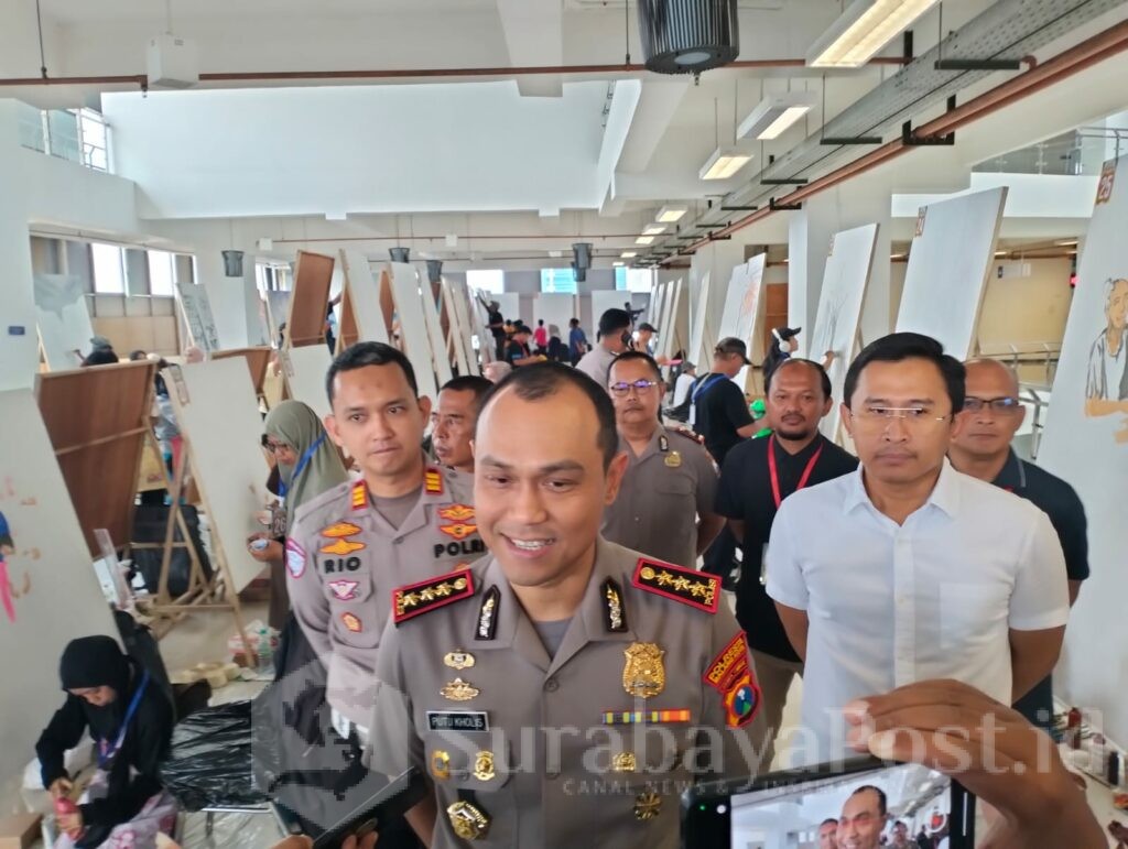 Kapolresta Malang Kota, Kombes Pol Putu Kholis Aryana memberikan keterangan kepada wartawan.