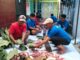 Ramah Lingkungan, Panitia Kurban Masjid Babul Hidayah Tanjungrejo Pakai Daun Jati, Rabu (27/5/2026).