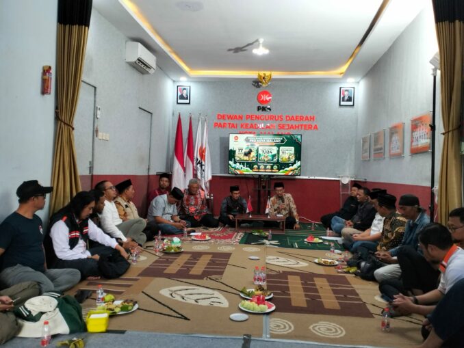 Ketua DPD PKS Kota Malang, M. Syaiful Ali Fatah bersama jajaran saat Media Gathering dan Tasyakuran Idul Adha di Kantor DPTD PKS Kota Malang, Minggu (31/5/2026).