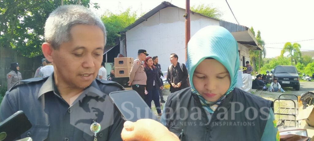Panitera Muda Perdata PN Malang, Slamet Riduan, menjelaskan eksekusi dilakukan berdasarkan putusan yang telah berkekuatan hukum tetap.