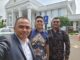 Advokat Dr. Yayan Riyanto, SH, MH, Aziz Anugerah Yuda Prawira dan advokat Veridiano LF Bili, SH, MH saat berada di PN Jaktim, Rabu 3 Juni 2026. (ist).