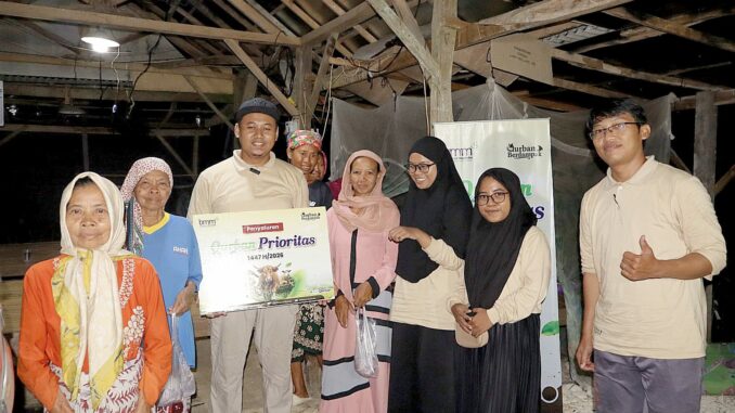BMM Jawa Timur Bagikan 425 Paket Daging Qurban untuk Warga Pelosok dan Dhuafa. (istimewa).