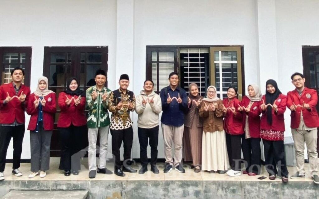 Mahasiswa didampingi Dosen Pembimbing Magang Muhammad Luthfi, S.H., S.Sy., M.H.