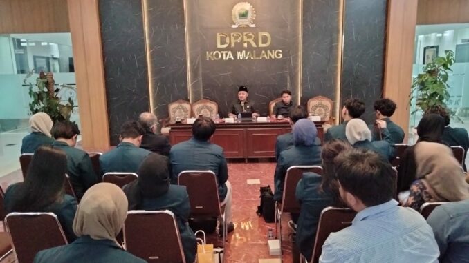 Studi Lapangan ke DPRD, Mahasiswa FIA UB Bahas Perda Parkir dan Transportasi Publik Kota Malang, Selasa (9/6/2026).
