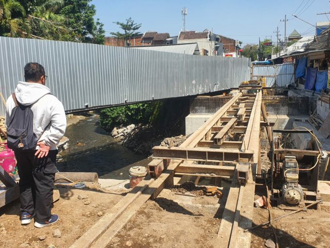 Jembatan Sonokembang Malang 38 Persen, DPUPRPKP Kebut Target Rampung Bulan Depan. (ist).