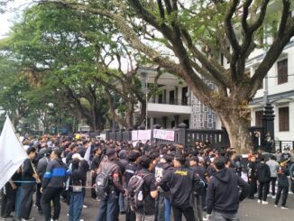 Gedung DPRD Kota Malang "Diguncang" 9 Tuntutan Mahasiswa, dari Harga BBM hingga RUU Perampasan Aset, Rabu (17/6/2026) siang.