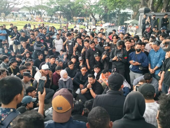 Pimpinan DPRD Kota Malang Temui Massa Aksi, Tampung 9 Tuntutan Evaluasi MBG, Rabu (17/6/2026).