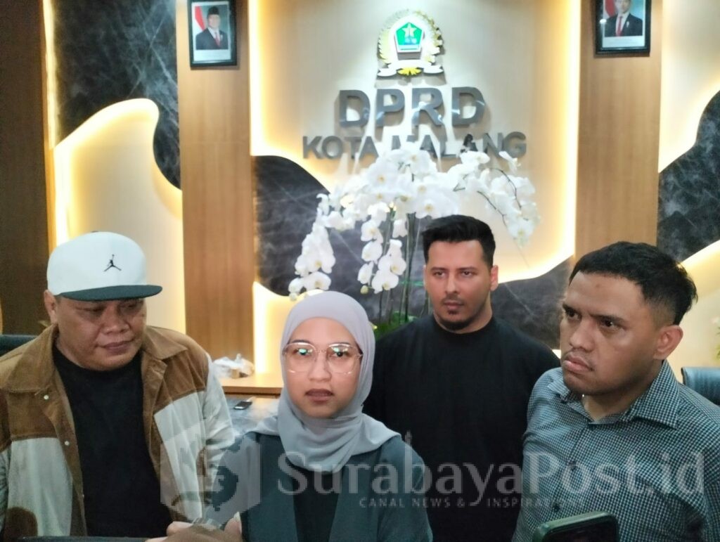 Ketua DPRD Kota Malang, Amithya Ratnanggani Sirraduhita memberikan keterangan kepada wartawan