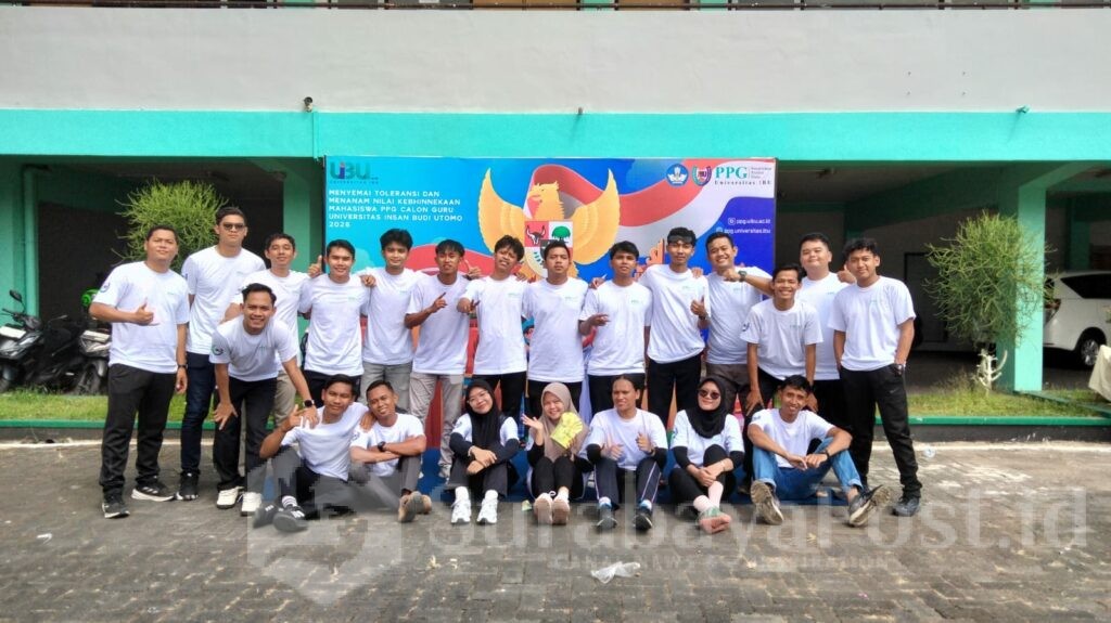 Mahasiswa PPG dari kelompok A pose bersama