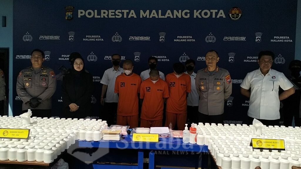 Inikah tiga tersangka dan barang bukti yang berhasil diamankan