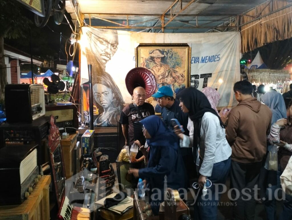 Ratusan pengunjung tampak memadati Stand Galery Bangho di event Malang Jadoel yang di Taman Krida Budaya Jawa Timur.