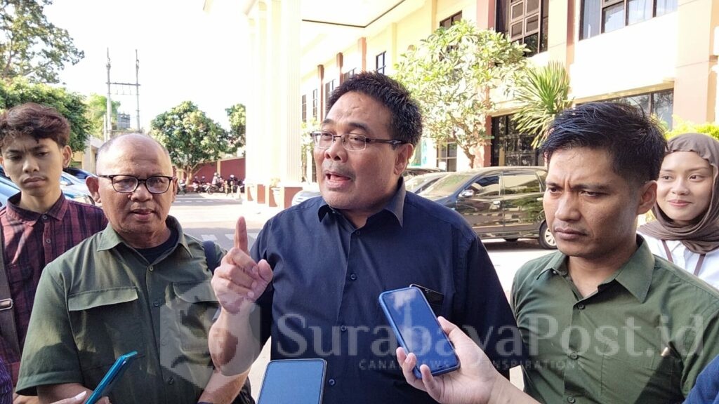 Kuasa hukum YPTT, Sumardhan, SH, MH, mengatakan gugatan diajukan karena dua kepala sekolah disebut menggunakan Akta Pendirian Yayasan Nomor 01 tanggal 4 Juni 2014 sebagai dasar pengajuan izin penyelenggaraan dan izin operasional.