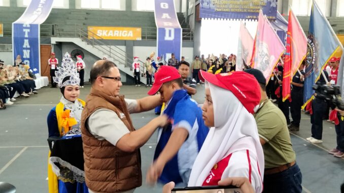 Aries Agung Paewai mengajak seluruh murid baru SMK PGRI 3 Malang untuk tidak menyia-nyiakan masa pendidikan.