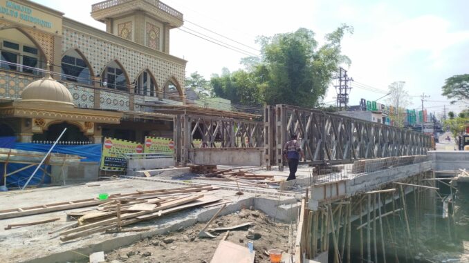 Progres 88 Persen! Jembatan Sonokembang Rp5,2 Miliar Segera Difungsikan.