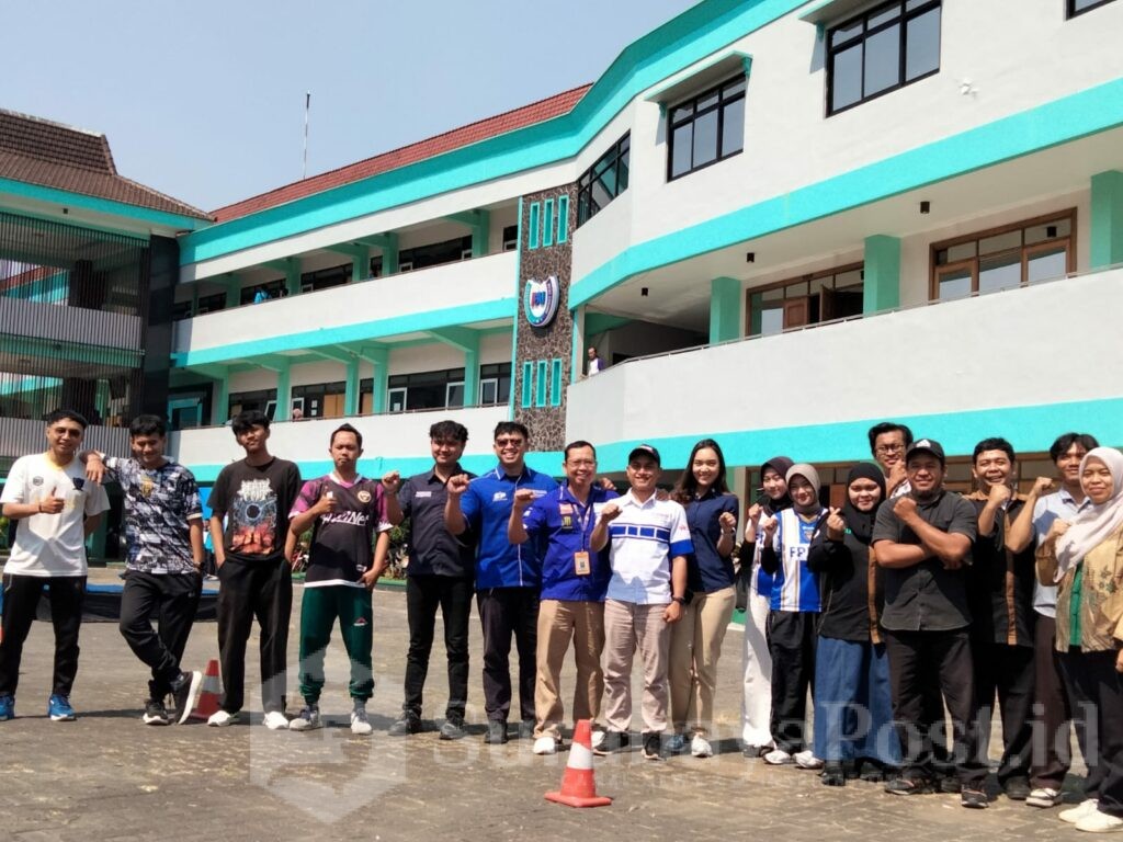 Bagi mahasiswa FST Prodi Teknik Mesin, Teknik Elektro, dan Teknik Kimia, festival ini menjadi "kelas lapangan".