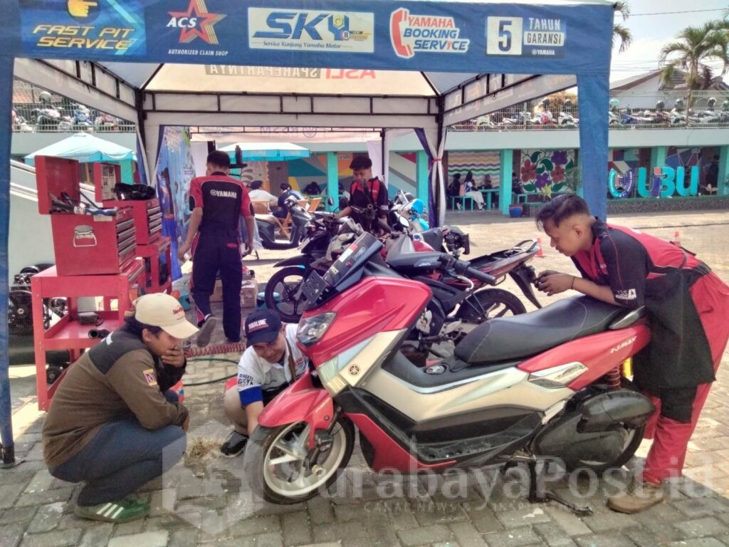 Bagi mahasiswa FST Prodi Teknik Mesin, Teknik Elektro, dan Teknik Kimia, festival ini menjadi "kelas lapangan".