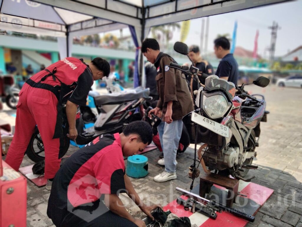 Kemeriahan Semhas Heppiee semakin lengkap berkat dukungan Fakultas Sains dan Teknologi memberikan layanan servis motor gratis tanpa kuota dan terbuka untuk semua merek.