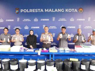 Sita 1,4 Ton Bahan Baku, Polresta Malang Kota Bongkar Pabrik Kosmetik Ilegal Tanpa Izin BPOM, Kamis (16/7/2026).