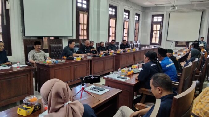Komisi C DPRD Kota Malang Tampung Aspirasi Sopir Angkot Tolak Rute Trans Jatim Talangagung -Am Arjosari, Kamis (16/7/2026).