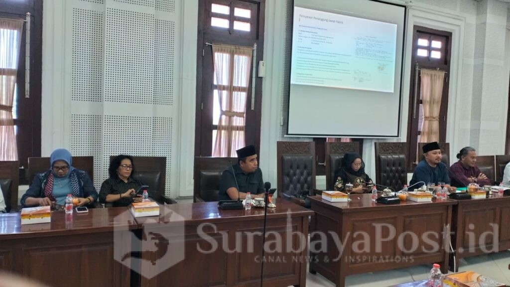 Audiensi di ruang rapat DPRD Kota Malang itu dihadiri warga dari Perumahan Puri Nirwana Gajayana, The City Inside, Piranha Residence, dan De Cluster Nirwana Pandanwangi.