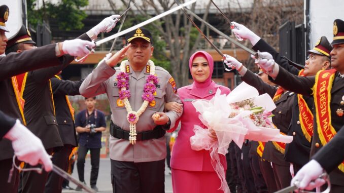 Disambut Pedang Pora, Kombes Danang Setiyo Pambudi Resmi Jabat Kapolresta Malang Kota, Rabu 29 Juli 2026. (ist).