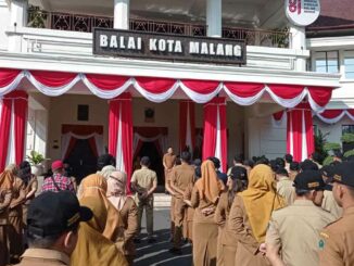 Wali Kota Wahyu Hidayat saat memberikan amanat pada apel pagi ASN di Halaman Balai Kota Malang, Senin 3 Agustus 2026. (Sumber Prokompim).