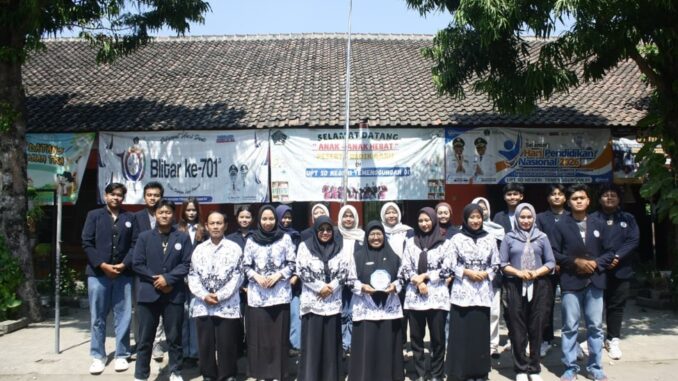 Mahasiswa UM BBM Edukasi Penghijauan Sekolah melalui Penanaman Tanaman Hias Bersama 75 Siswa SDN Temenggungan 01. (ist).