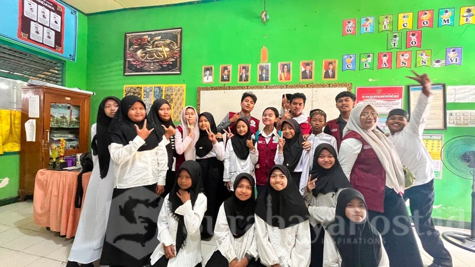 Mahasiswa UM BBM Edukasi Penghijauan Sekolah melalui Penanaman Tanaman Hias Bersama 75 Siswa SDN Temenggungan 01. (ist).