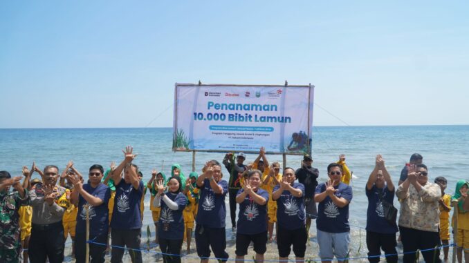 Telkom Tanam 10.000 Bibit Lamun di Situbondo, Dorong Ekosistem Pesisir untuk Masa Depan Berkelanjutan. (ist).