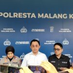 Kasatreskrim Polresta Malang Kota Kompol Rahmad Aji Prabowo didampingi Kapolsek Blimbing dan kasi Humas saat konferensi pers, Rabu (19/8/2026).
