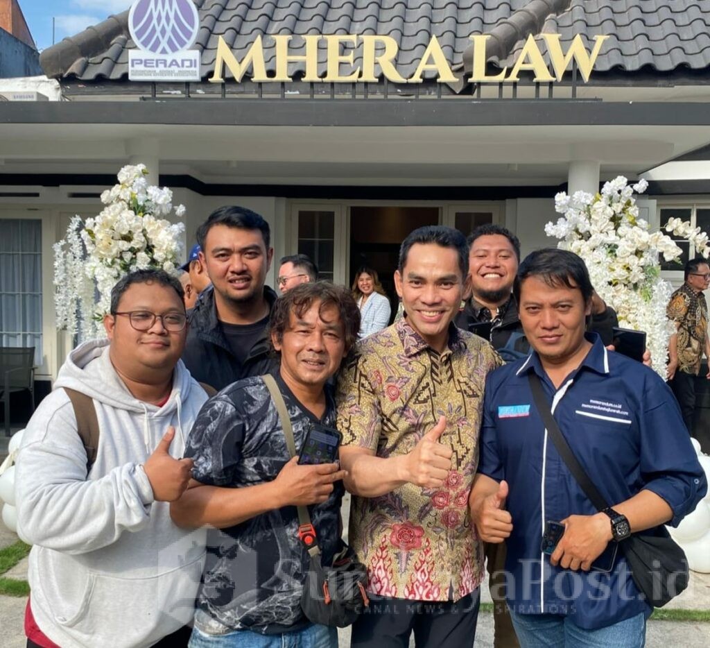 Brigjen Pol Singgamata bersama awak media yang dulu selalu mengawal pemberitaan saat menjabat Kapolres Malang Kota.